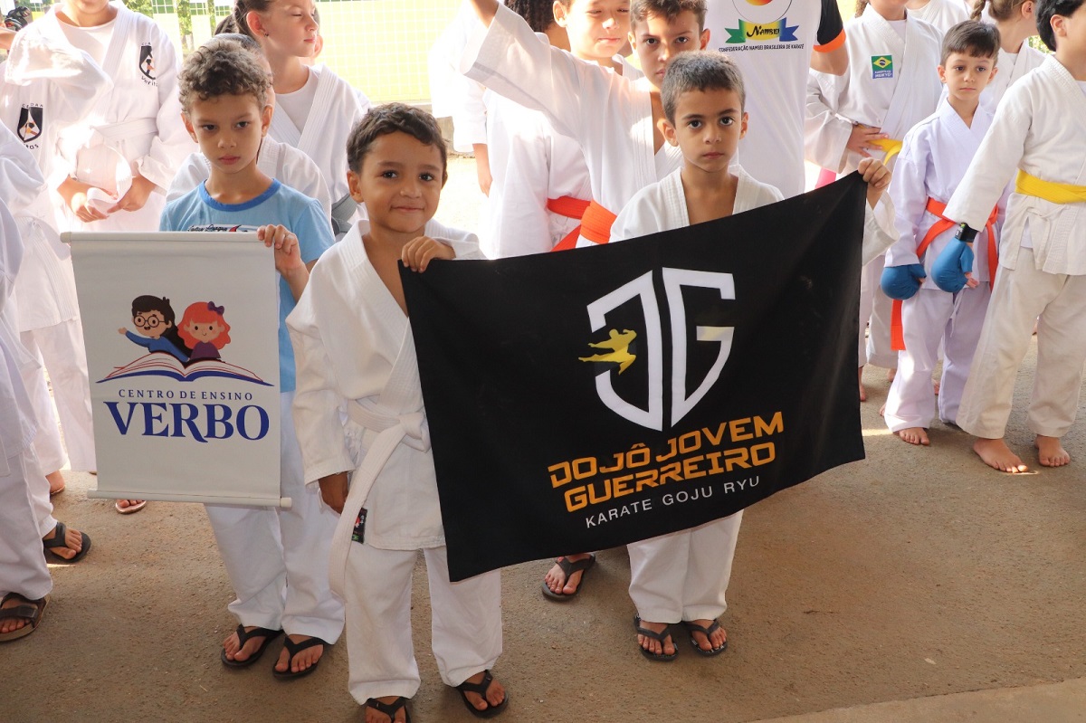 Em mostra de disciplina e união, crianças encantam no 1° Festival de Karatê de Porto Nacional