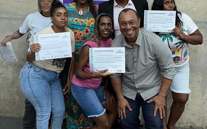 Projeto Conectando Futuros celebra formatura de alunos no Rio de Janeiro, marcando transformação social por meio da educação e qualificação profissional