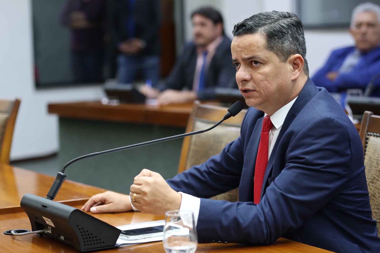 Crise na saúde: Jorge Frederico denuncia “absurdo” em filas e cobra ação imediata no Hospital Regional de Araguaína