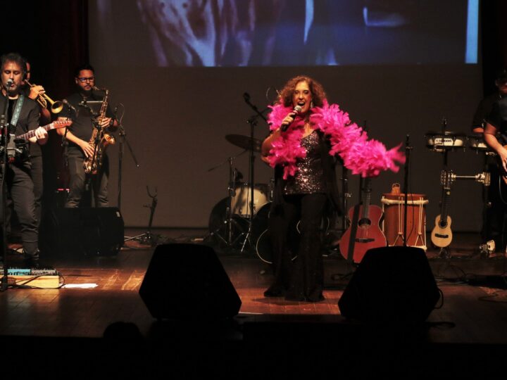 Nacha Moretto celebra 50 anos de carreira com espetáculo emocionante e teatro lotado em Palmas